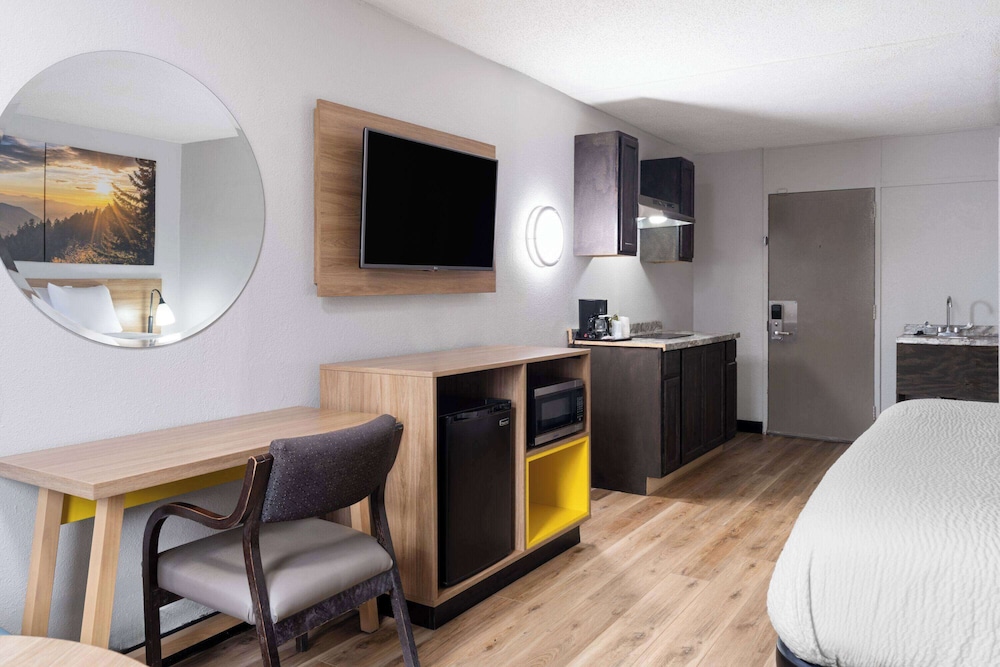 Days Inn by Wyndham Salisbury NC - photo 7