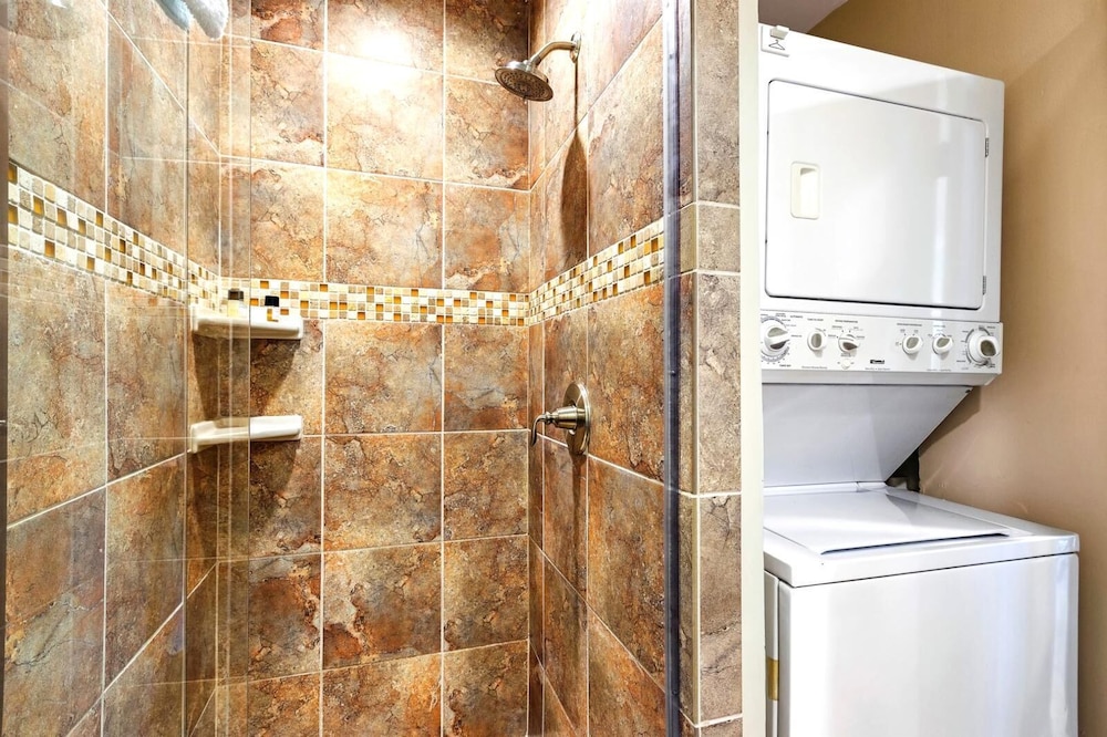 K B M Resorts KGV 16T4 Beautiful 1Bd sweeping ocean views remodeled oversized layout - photo 17