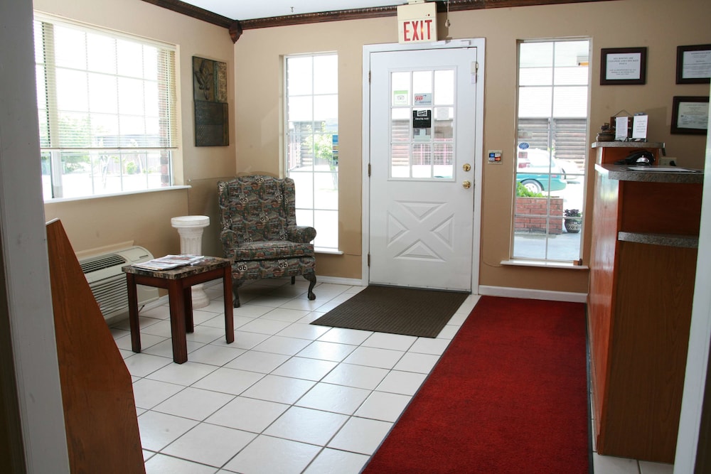 Claremore Motor Inn - photo 4