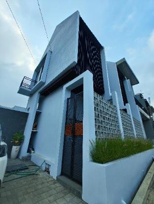 Urbanic Villa with Mountain Views — 5-Star Luxury Hotel in Malang, Indonesia