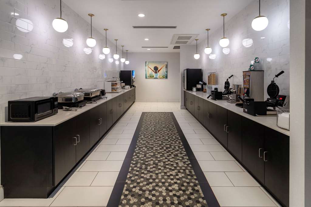 La Quinta Inn & Suites by Wyndham Maricopa Copper Sky - photo 34