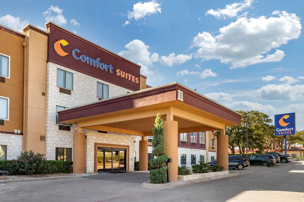 Comfort Suites Georgetown - carbon neutral hotel in Georgetown