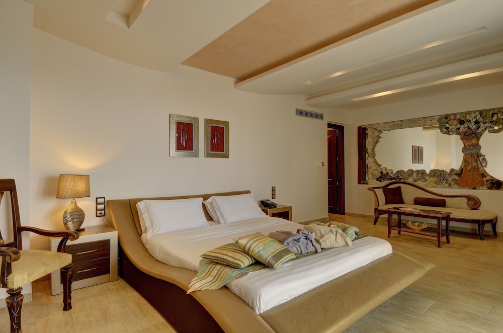 Iakovakis Suites & Spa — hotel in Koropi