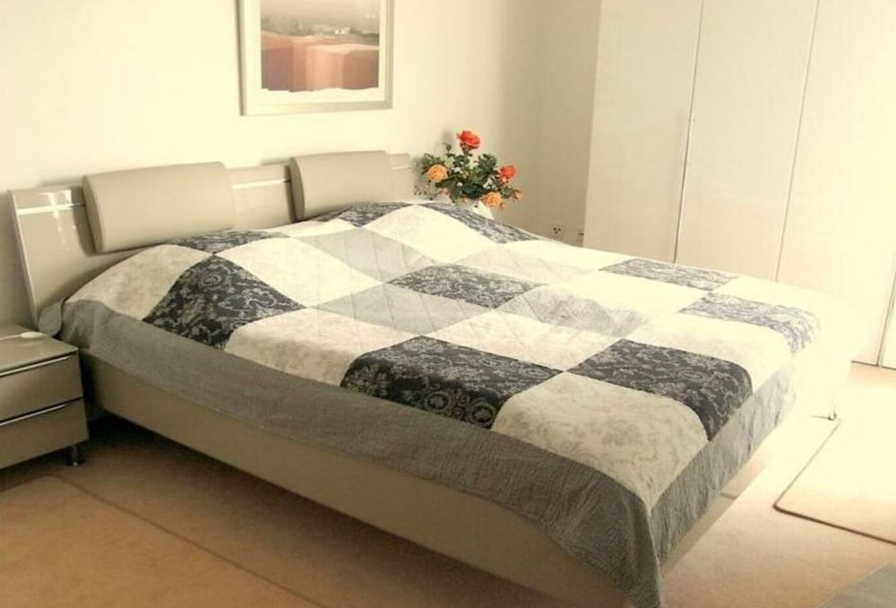 Holiday Apartment PG Seestrasse — 4-Star Luxury Hotel in Scharbeutz, Germany