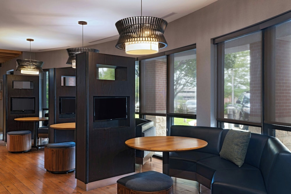 Courtyard Marriott Aksarben Village - photo 26
