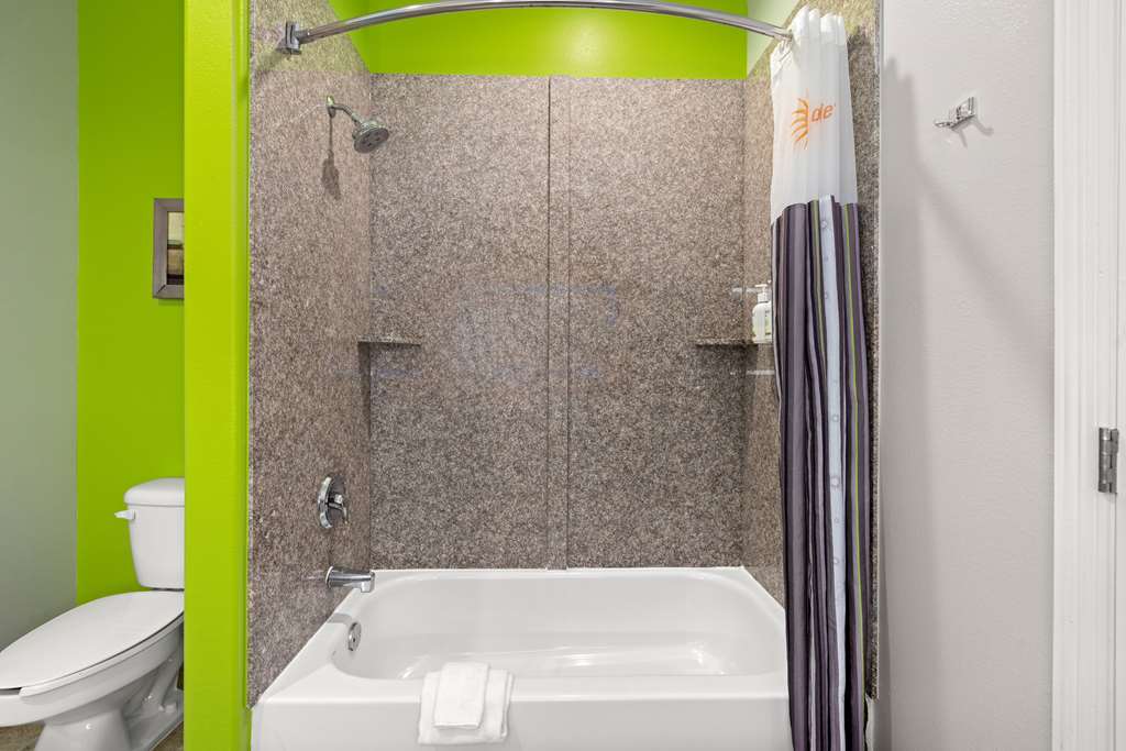 La Quinta Inn & Suites by Wyndham Raymondville - photo 108