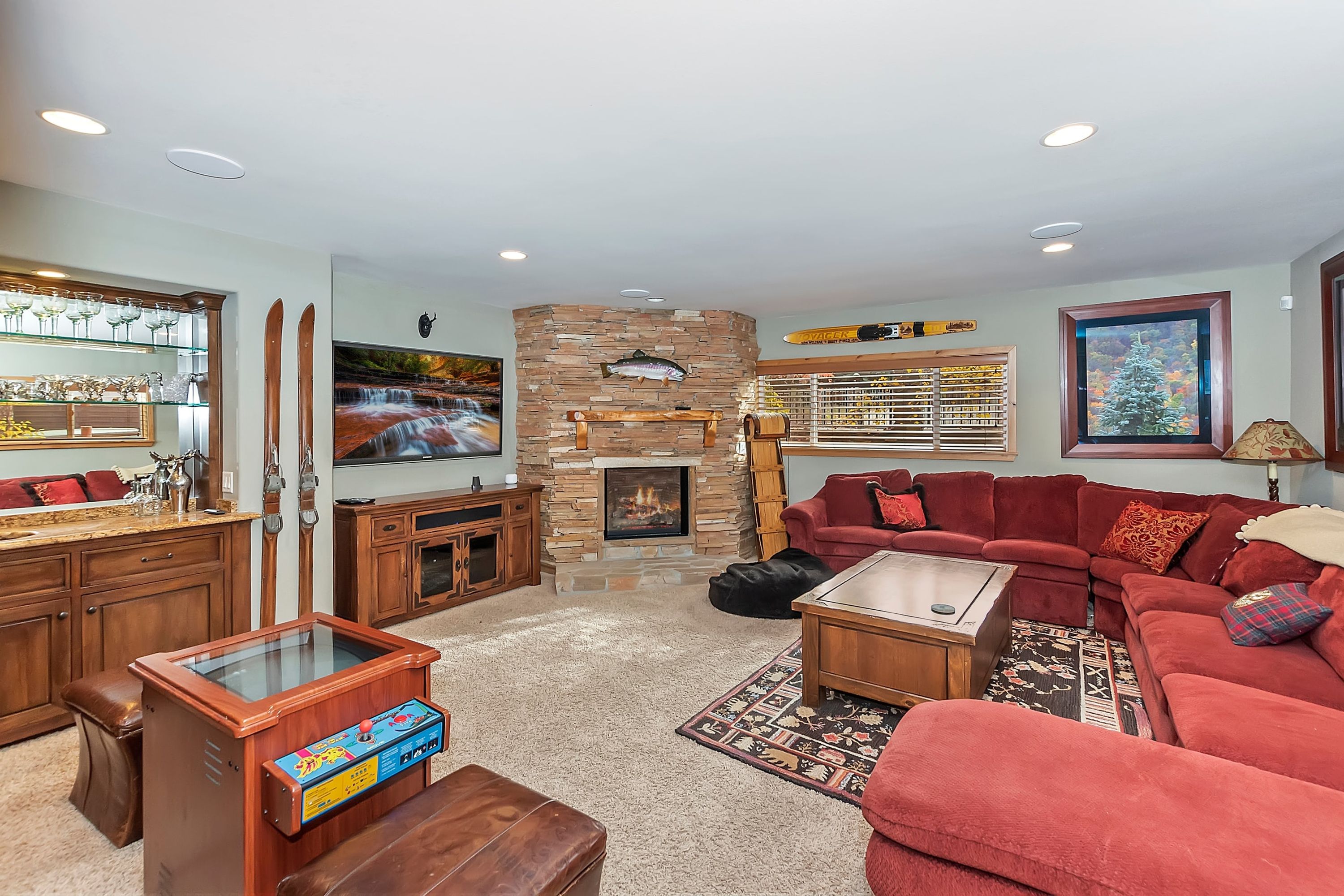Lagunita Shores by Avantstay Beautiful Lakefront Mansion w Hot Tub & BBQ - photo 17