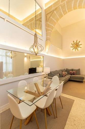 La Casa de los Arcos Casco HistA3rico Parking opcional — 4-Star Luxury Hotel in Jerez De La Frontera, Spain