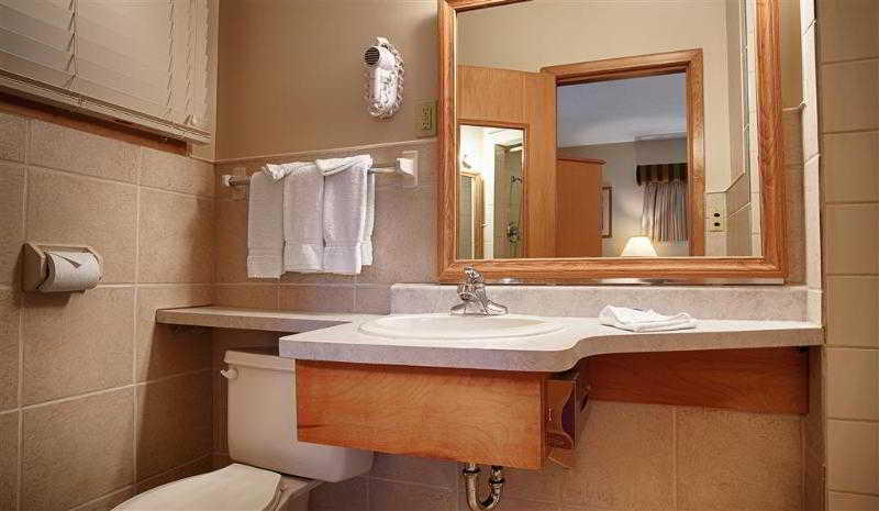 UBar Inn & Suites - photo 28