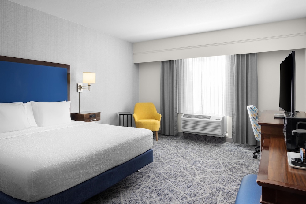 Hampton Inn Lexington Medical Center - photo 12