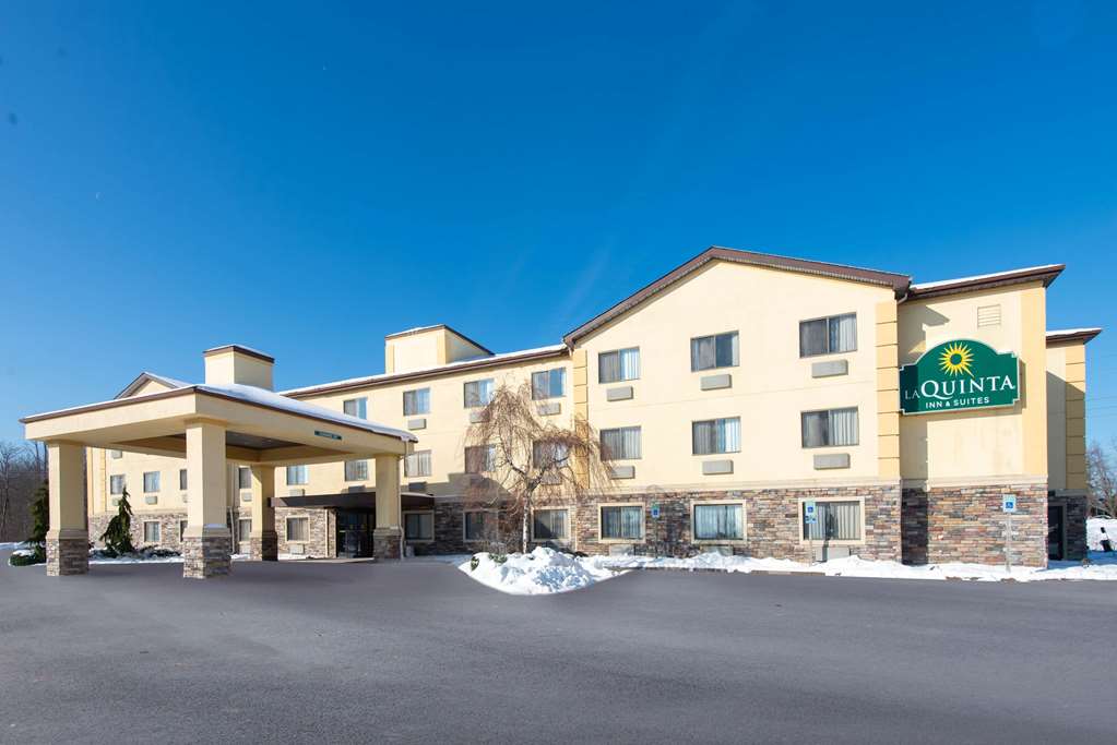 La Quinta Inn & Suites by Wyndham Erie - photo 6