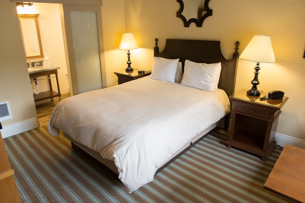 Lighthouse Lodge And Cottages - photo 14
