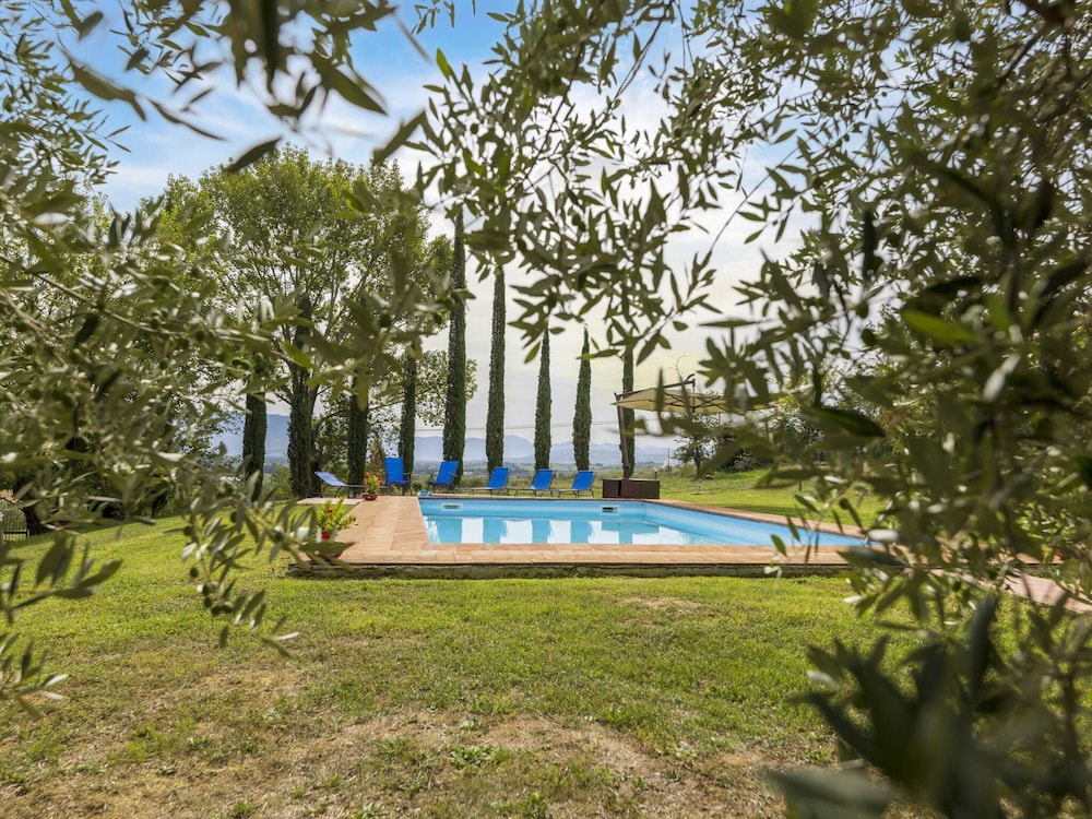 Classic Villa for Family With Pets — 4-Star Luxury Hotel in Bevagna, Italy