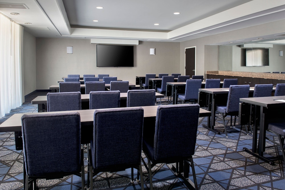 Courtyard by Marriott Philadelphia Plymouth Meeting - photo 32