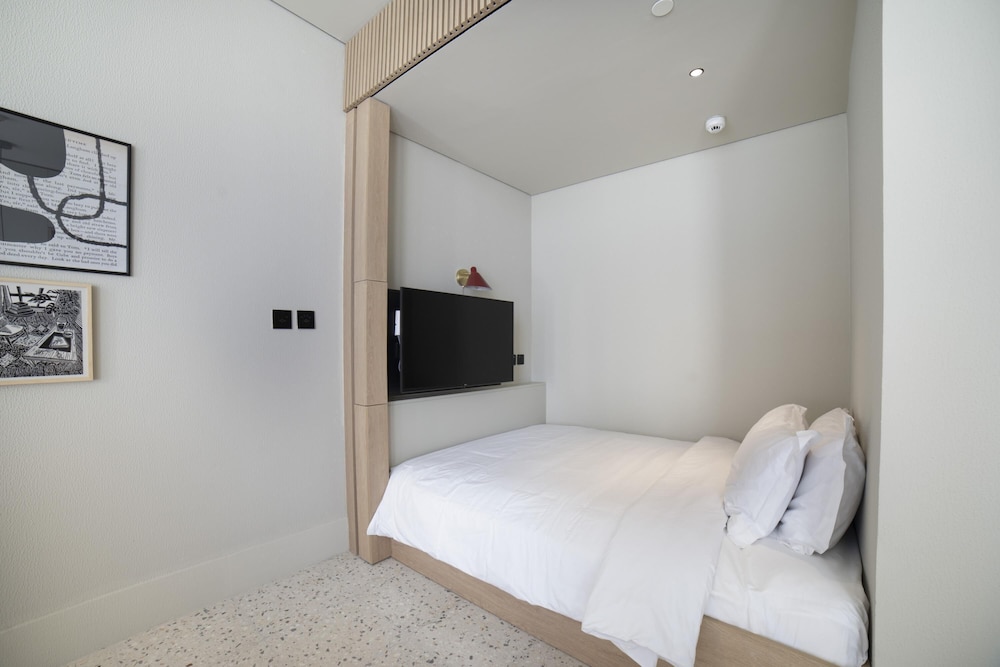 Elegant Escape Studio at Upside Living Business Travel Ready — 4-Star Luxury Hotel in Dubai, United Arab Emirates