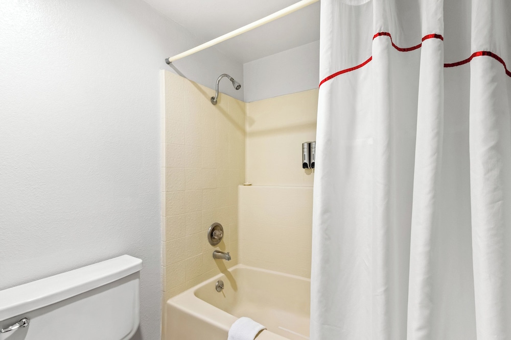 Red Roof Inn Ridgecrest - photo 30