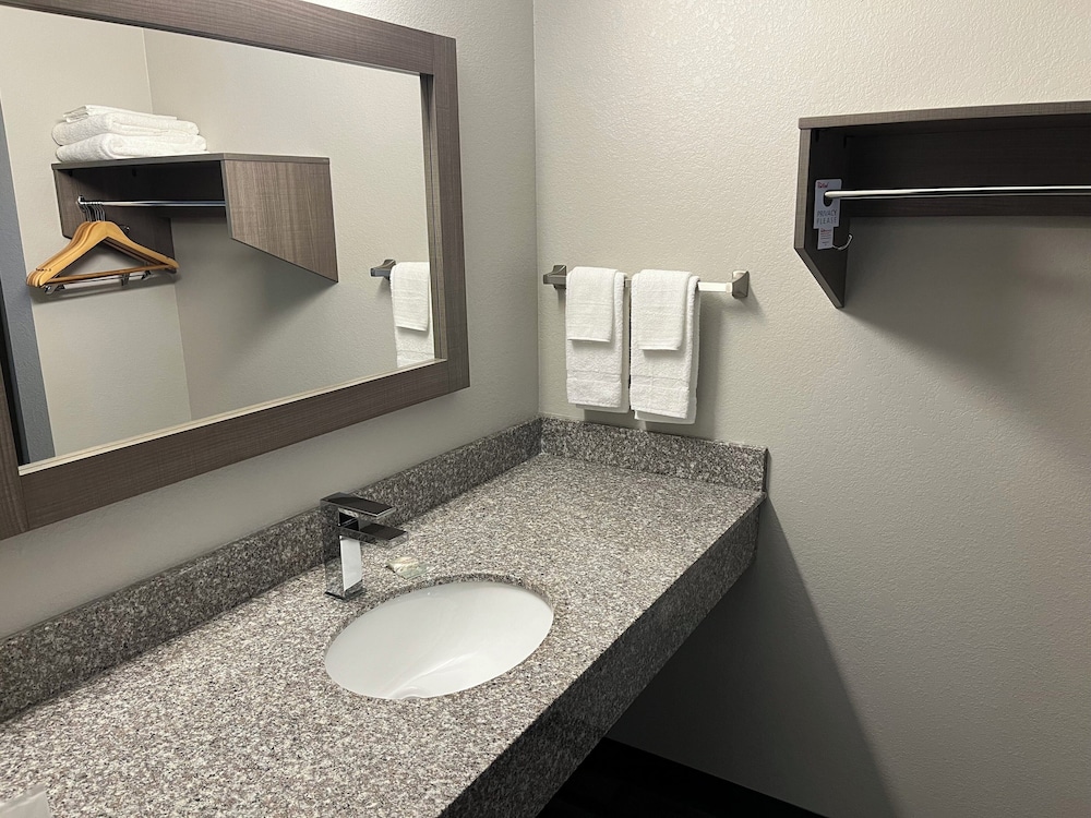 Red Roof Inn & Suites Wilkesboro - photo 28