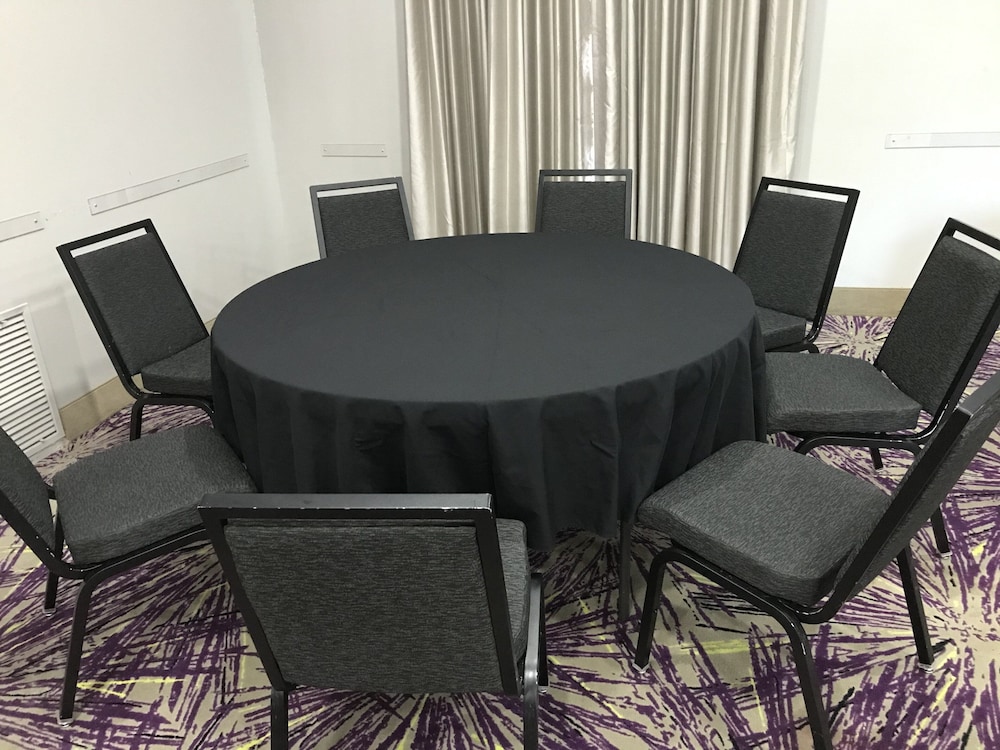 Holiday Inn Express & Suites Garland E Lake Hubbard I30 by IHG - photo 30
