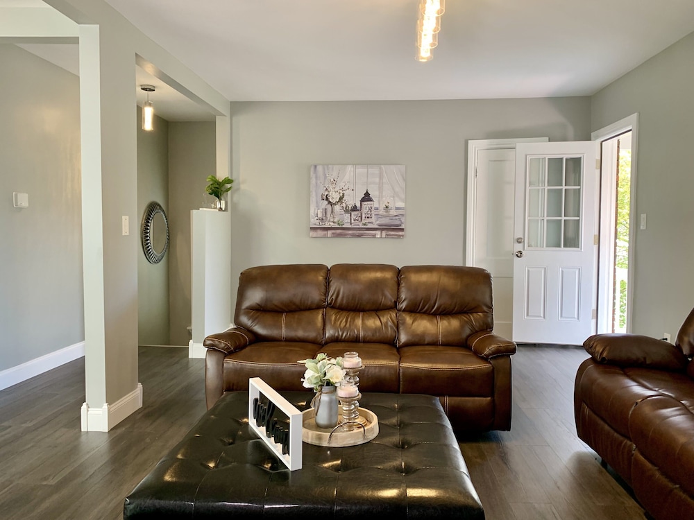 The Horseshoe Falls Villa 6BR Free Parking Minutes From Falls & Casino - photo 19