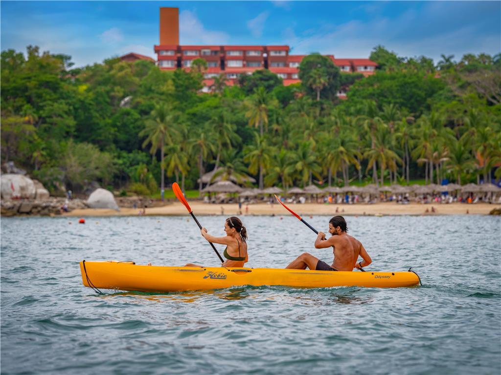 Kayaking-watersport-Tangolunda Bay