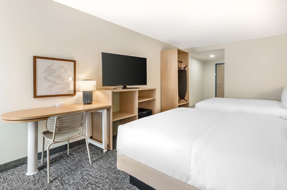Spark By Hilton Roanoke Airport - photo 8