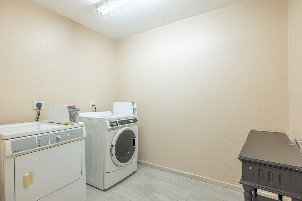 Holiday Inn Express & Suites College Station by IHG - photo 46