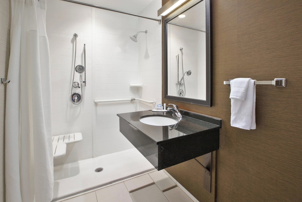 Fairfield Inn & Suites by Marriott Milwaukee Downtown - photo 18