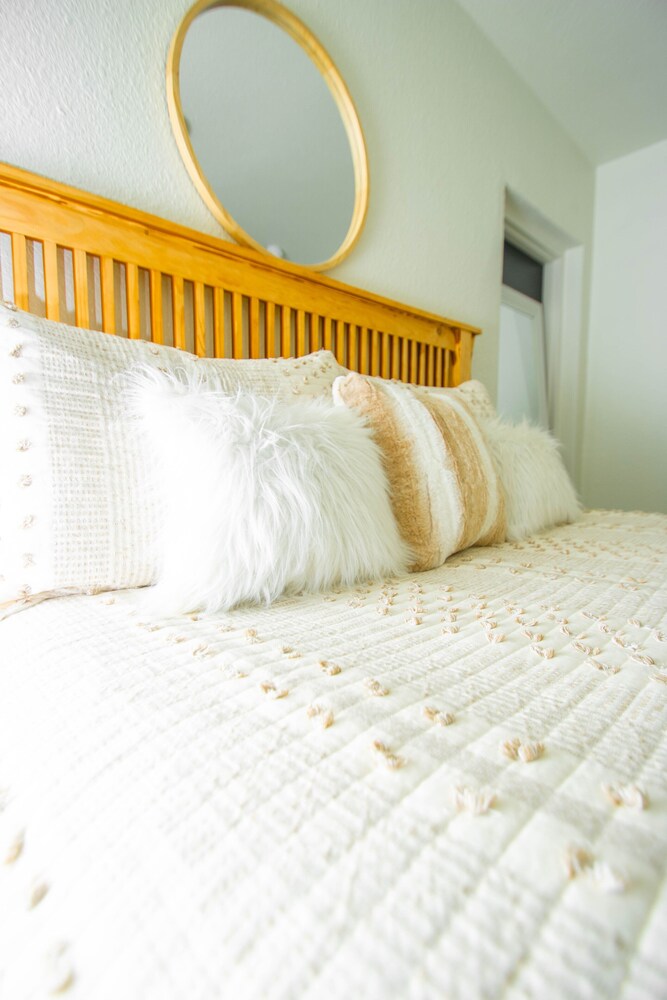 Vintage Elegance Condo Steps Away From Casino Hot Springs - photo 2