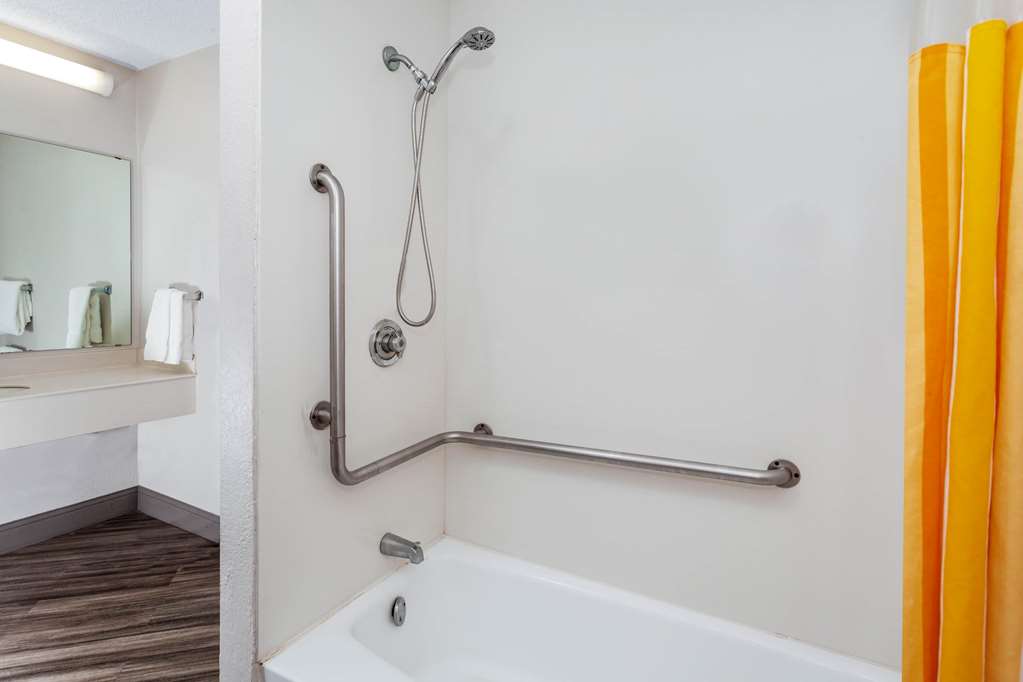 La Quinta Inn by Wyndham Laredo I 35 - photo 32