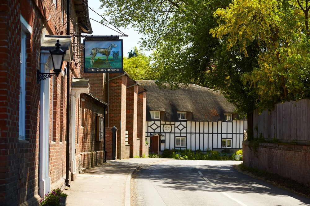 The Greyhound Inn - carbon neutral hotel in Wantage