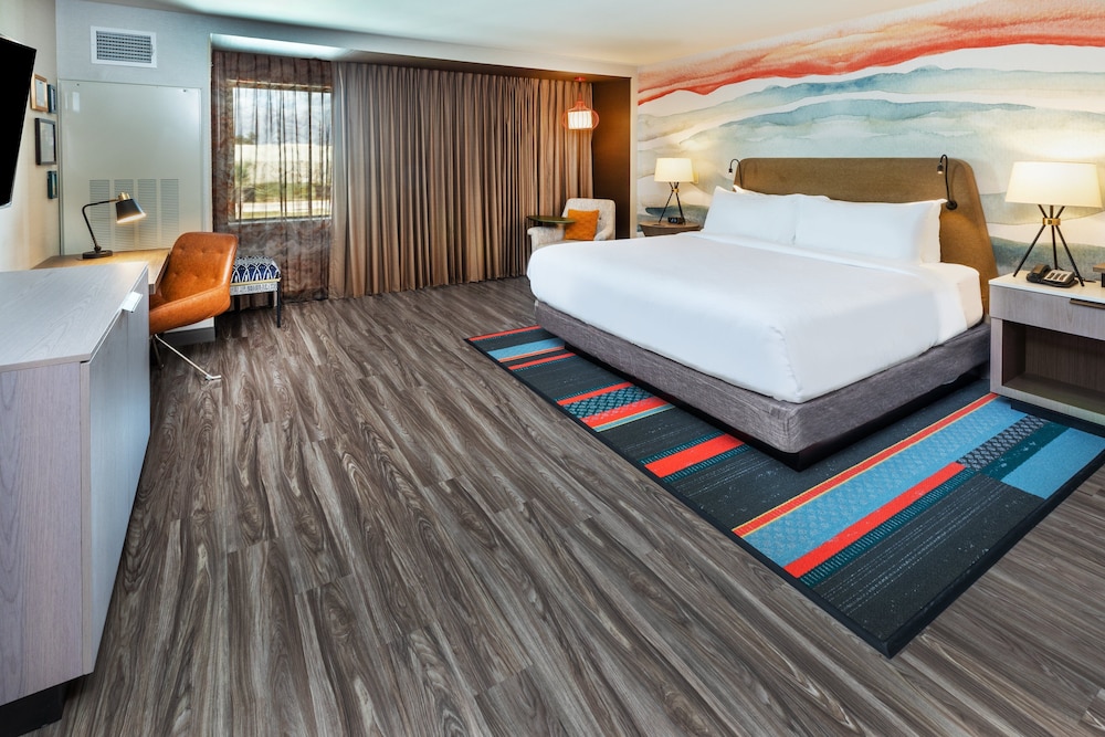 Hotel Indigo Spring Woodlands Area - photo 6