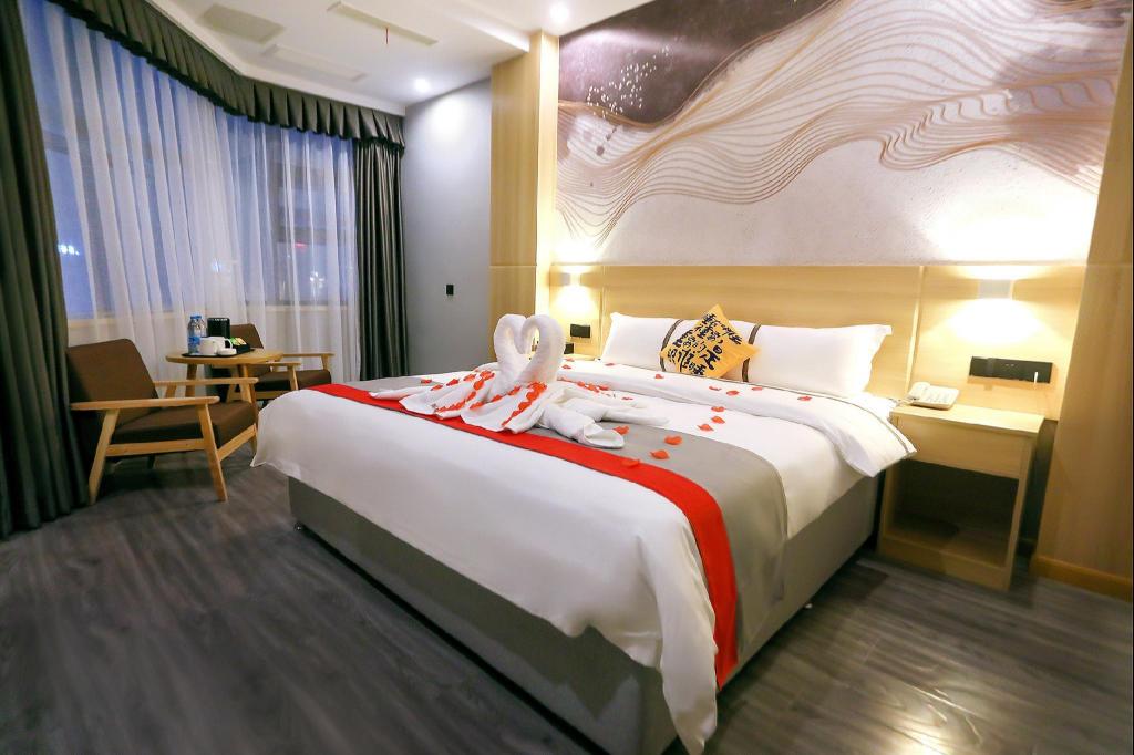 Jun Hotel Sichuan Suining Chuanshan Pedestrian Street Heping Road — hotel in Suining