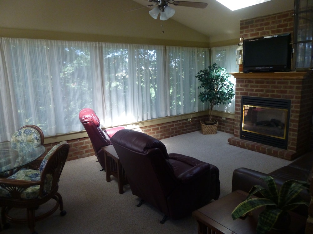 Smoketown Inn - photo 13