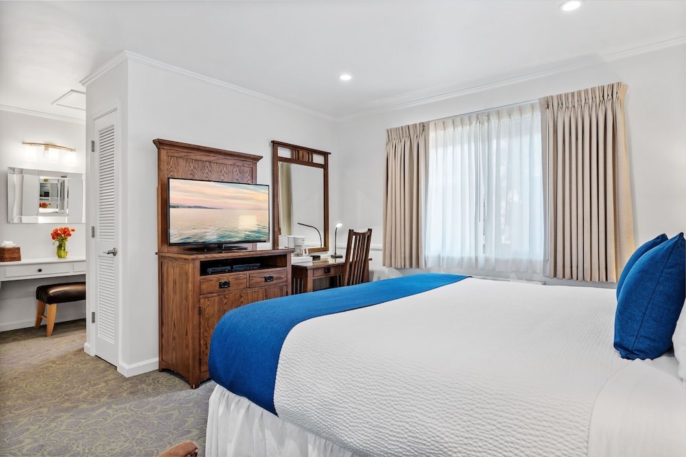 Inn By The Harbor - photo 9