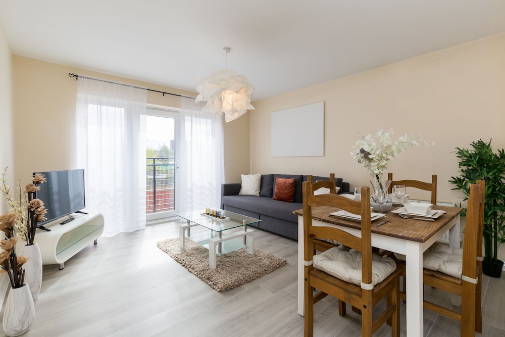 Luxury Two Bed Apartment With Parking Wolverhampton — 4-Star Luxury Hotel in Wolverhampton, United Kingdom