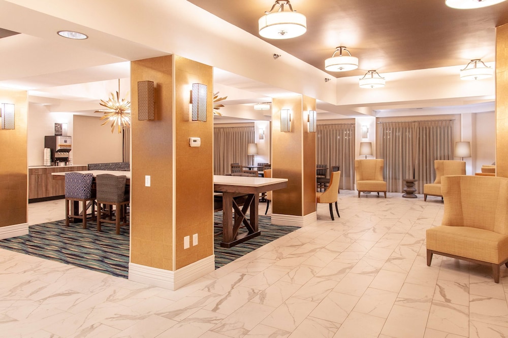 Hampton Inn & Suites Jackson Coliseum - photo 8