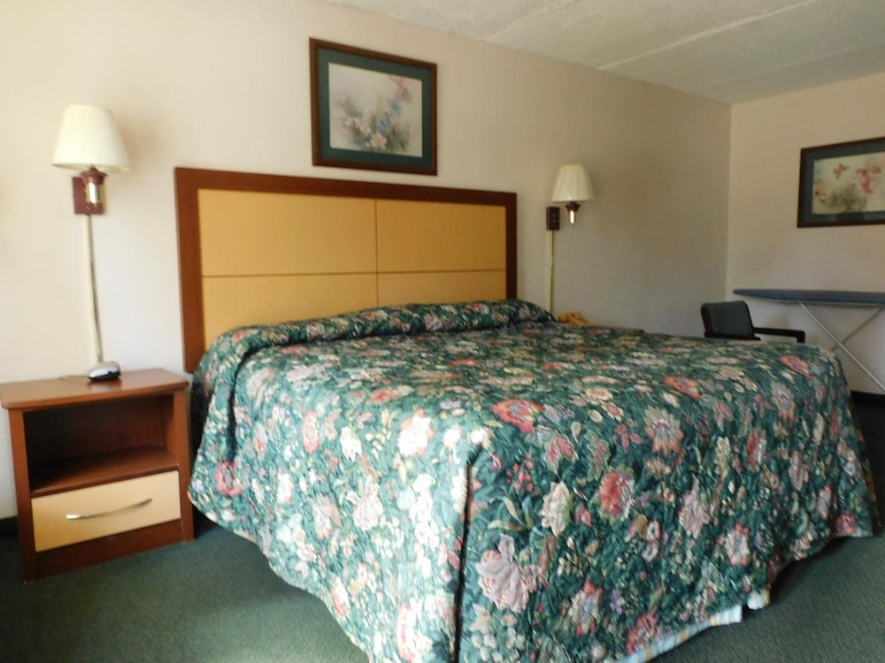Camilla Inn & Suites - photo 17
