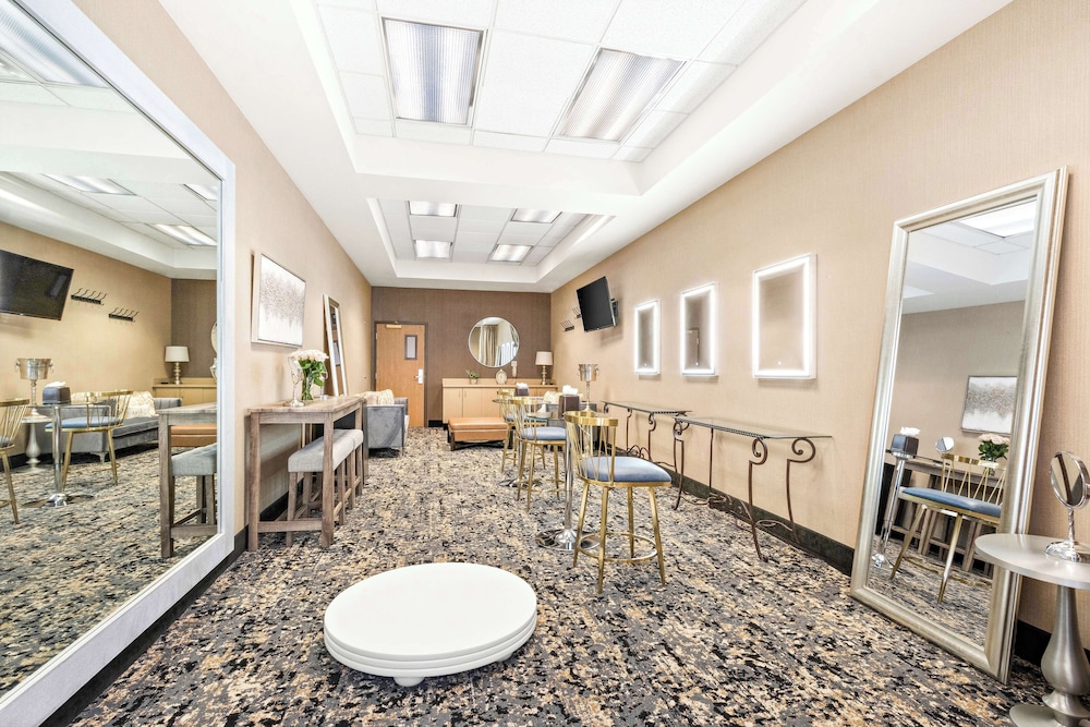 Hampton Inn & Suites Phoenix Goodyear - photo 34