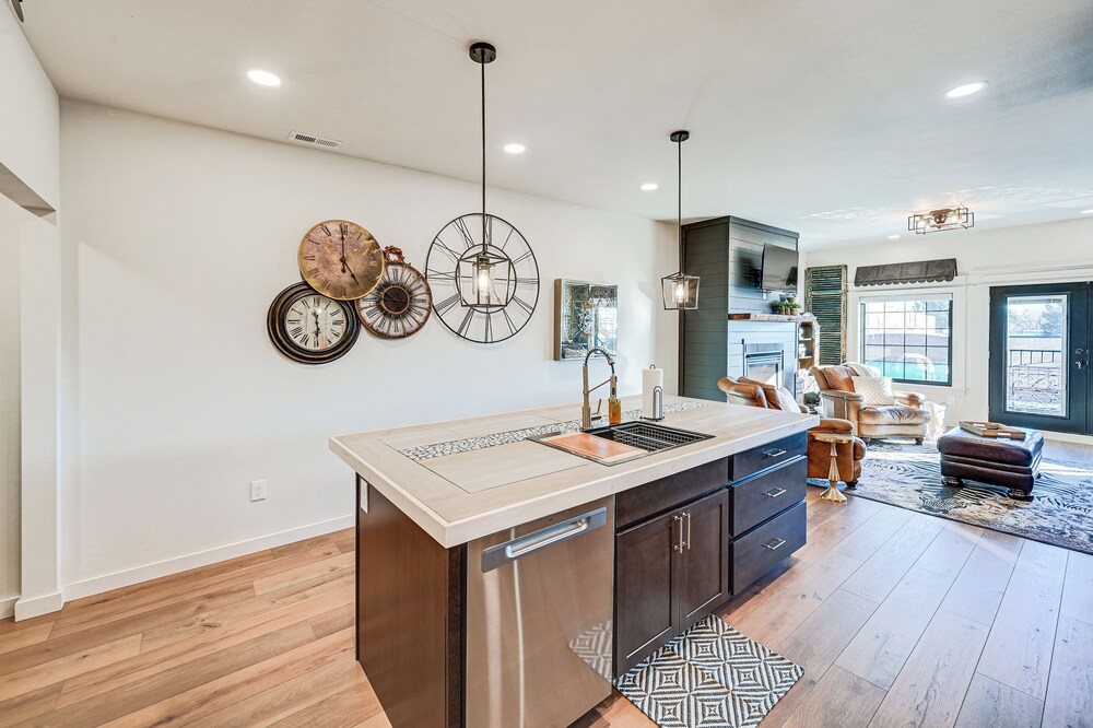 Stellar Craig Apartment Walk To Restaurants 19641444 — Craig