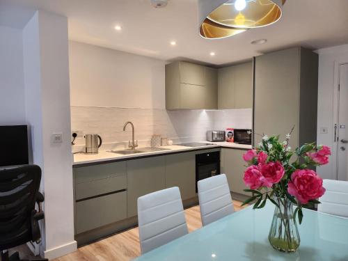 Lovely Luxury Apartment near Luton Airport 801 — 4-Star Luxury Hotel in Luton, United Kingdom