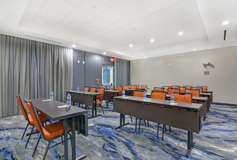 Fairfield Inn & Suites by Marriott Houston NASA We - photo 22