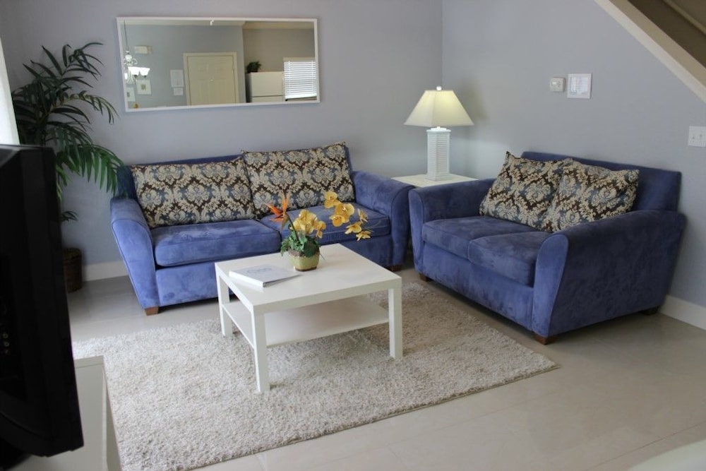 Lucaya Village Gorgeous Townhome - photo 3