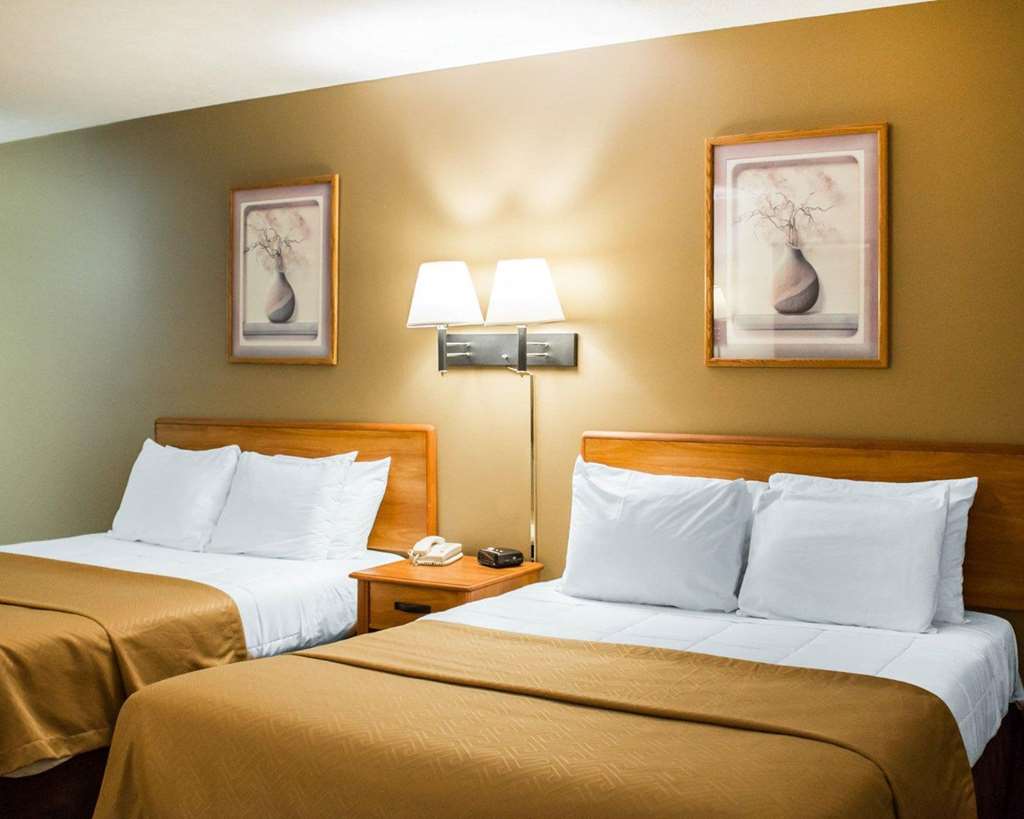 Econo Lodge Elkhart North - photo 9