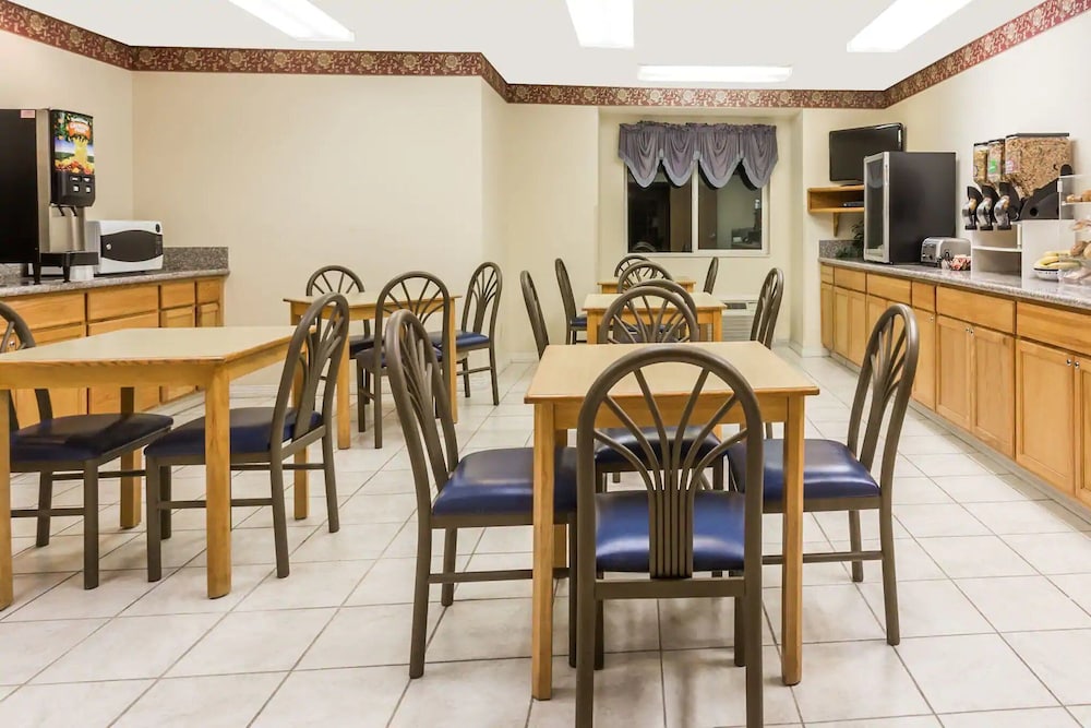 Brush inn and Suites - photo 18