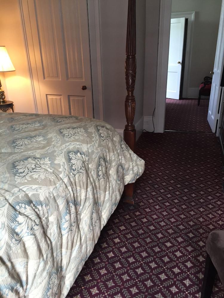 Nine O Five Royal Hotel - photo 15