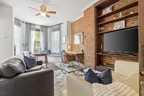 Beautiful 1 BR Flat Nestled Between Dupont & Logan — 4-Star Luxury Hotel in Washington, United States