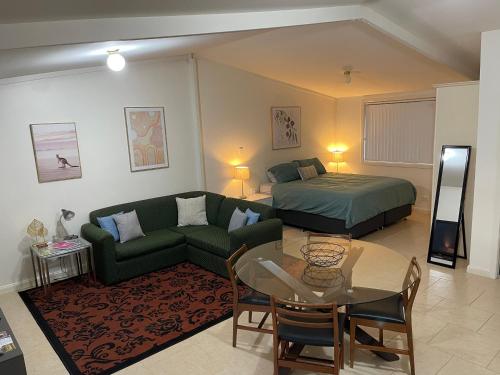 Comfortable and well equipped Studio Apartment in Mudgee Rest Easy Mudgee Studio — 4-Star Luxury Hotel in Mudgee, Australia