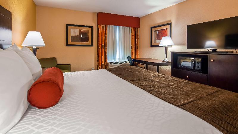 Best Western Plus Parkway Hotel - photo 4