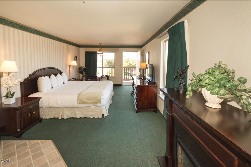 Emerald Dolphin Inn & Mini Golf - photo 15