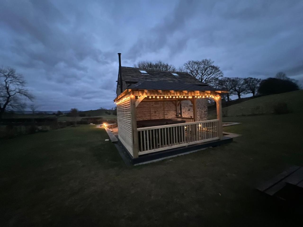 Private Luxury Barn Stay with Hot Tub And Outdoor Entertainment Yorkshire Dales Sleeps 10